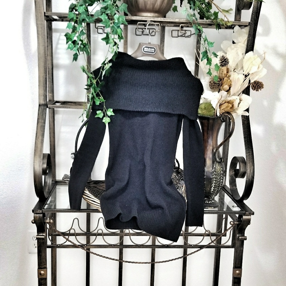 ⭐CHRISTMAS SALE⭐H&M OFF THE SHOULDER LONG SLEEVE TOP SIZE XS